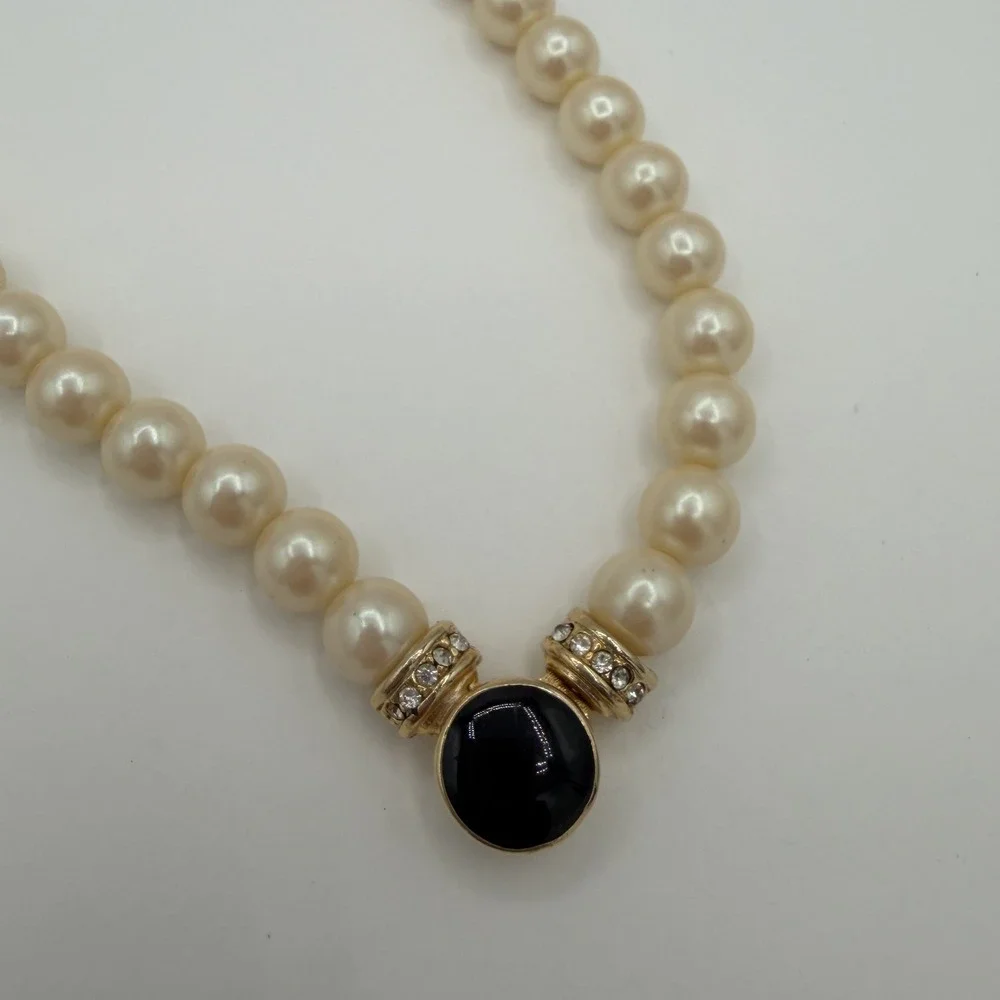 Vintage 1980s Faux Pearl Black‎ Enamel Rhinestone Statement Necklace Spring